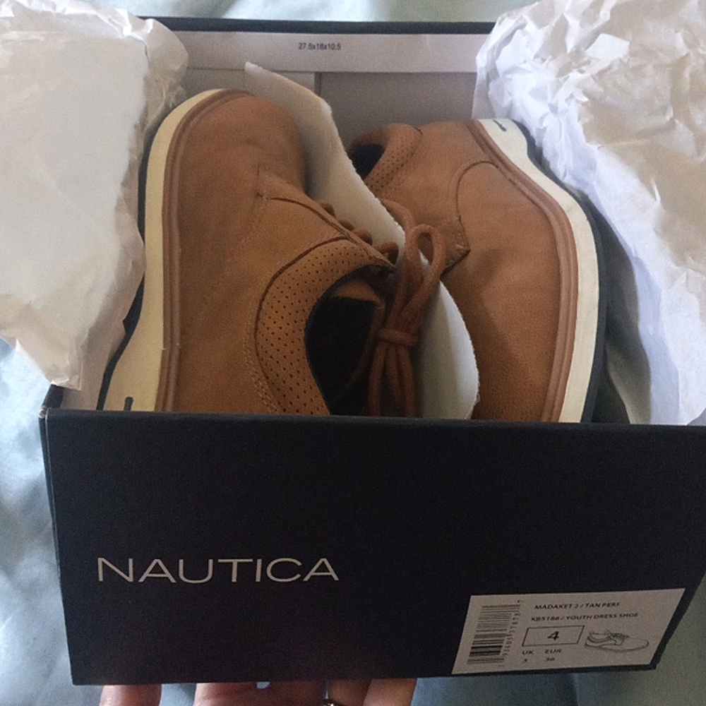 Boy's size 4 Nautica dress shoe